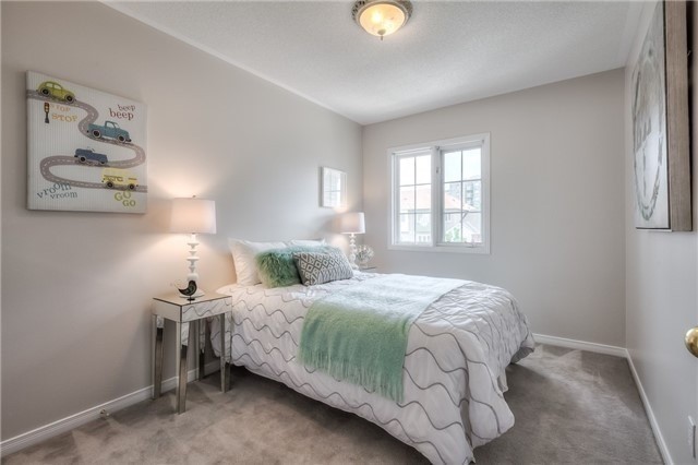 8 Coburg Cres