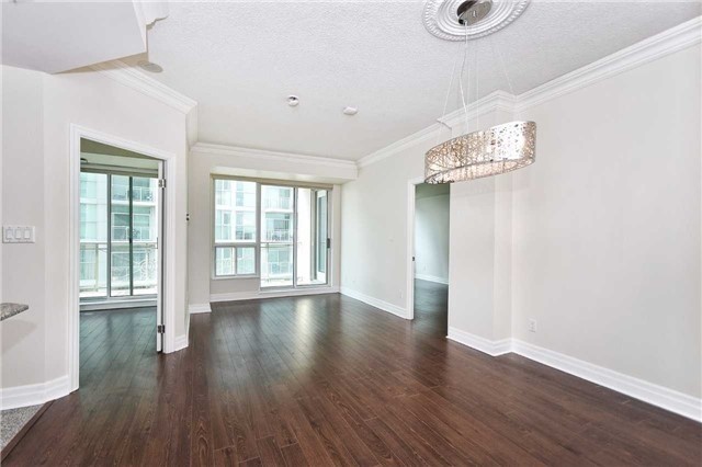 88 Palace Pier Crt, #906