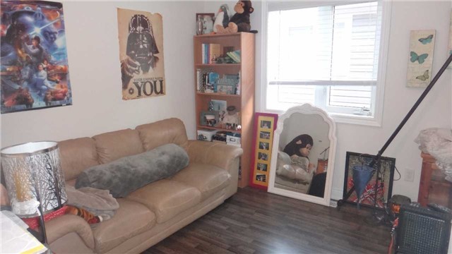 11 Robert Wilson Cres