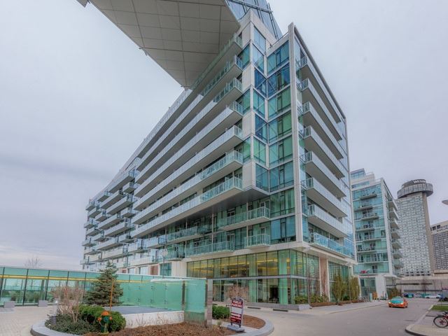 39 Queens Quay E #807