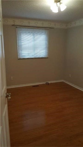 8 Millcroft Way