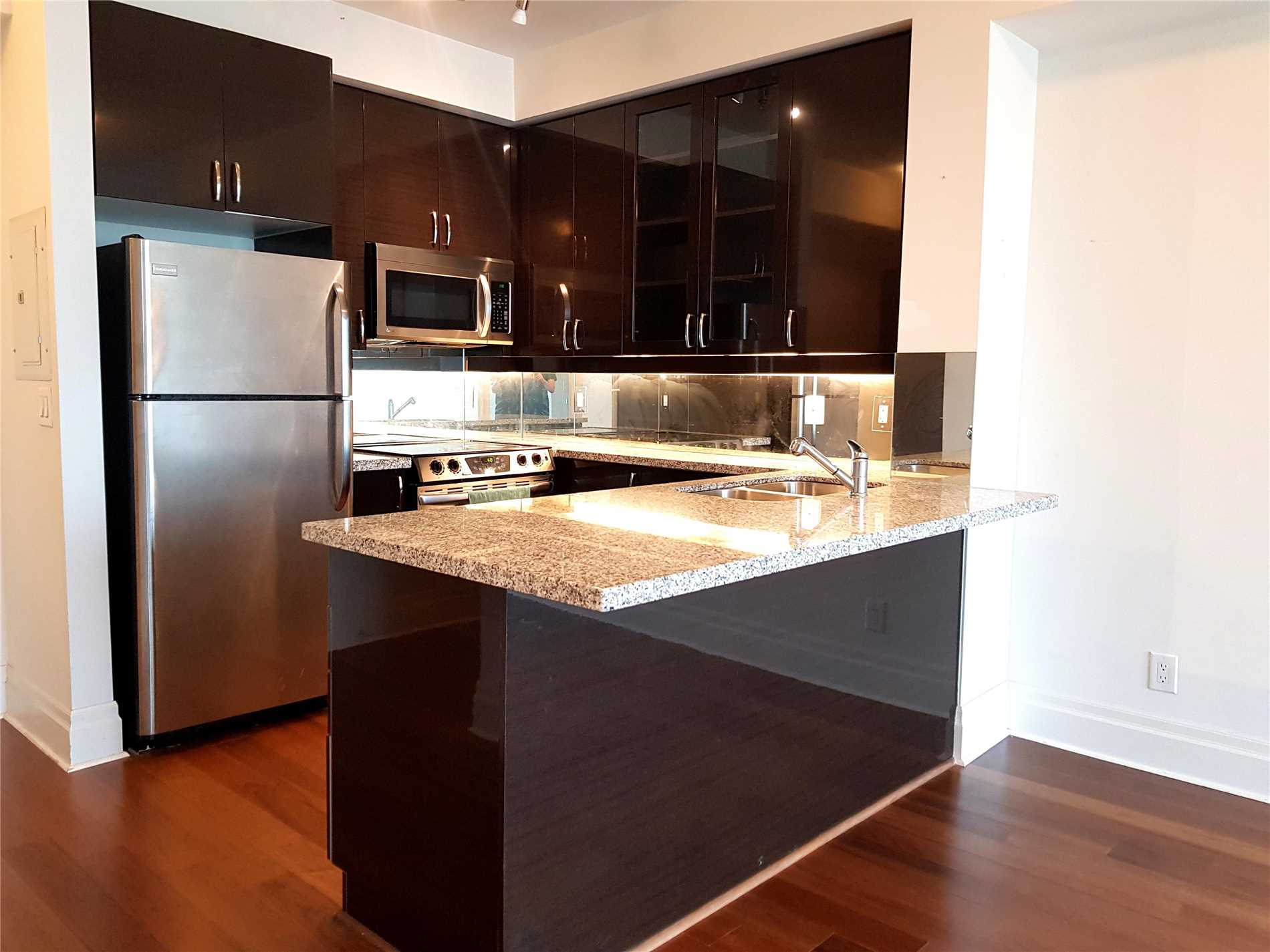 151 Upper Duke Cres, #1001