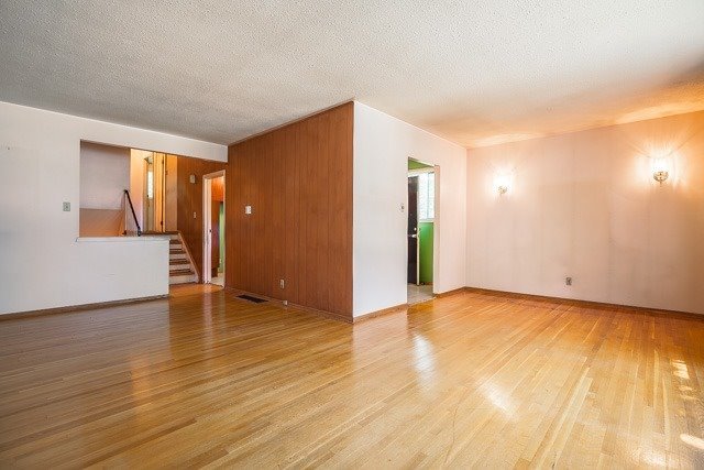 Listing C3865892 - Large Photo # 3