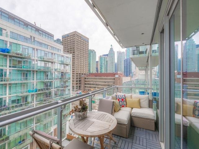 39 Queens Quay E #807