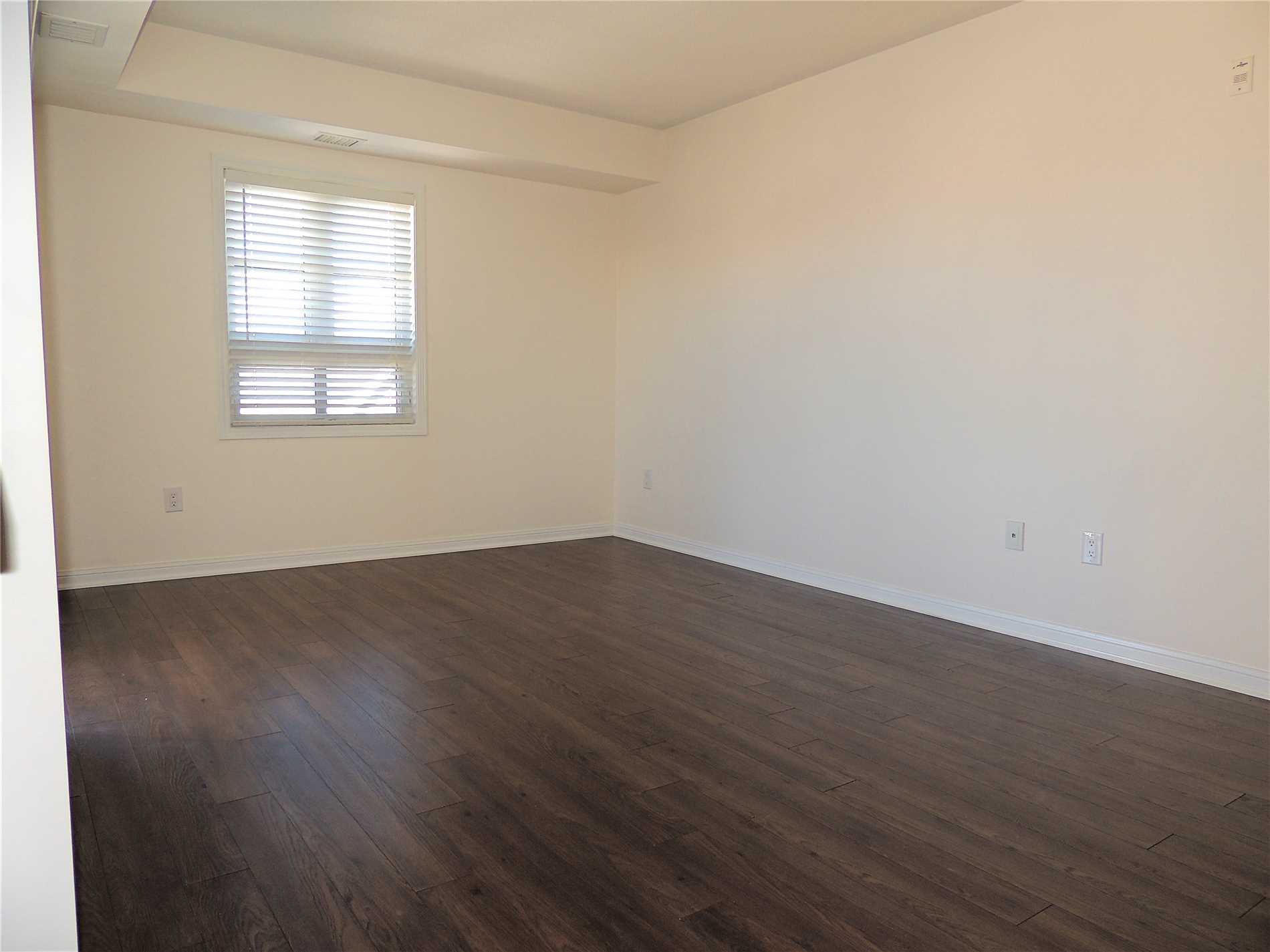 60 Baycliffe Cres, #303