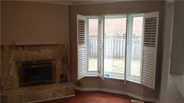 8 Millcroft Way