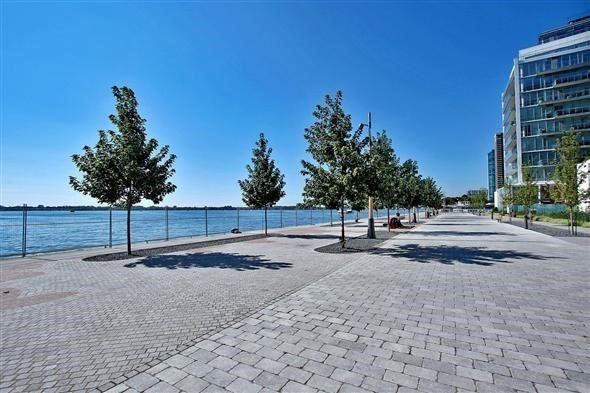 39 Queens Quay E #436