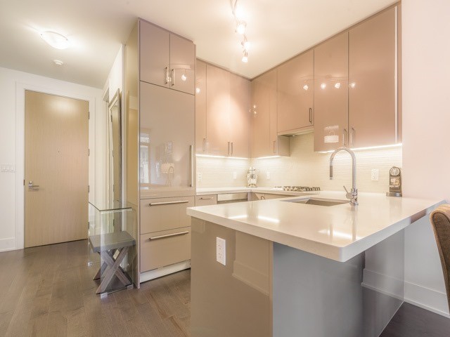 39 Queens Quay E #807