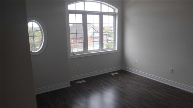 11 Robert Wilson Cres