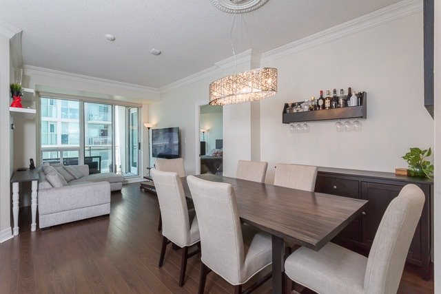 88 Palace Pier Crt, #906