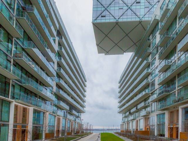 39 Queens Quay E #807