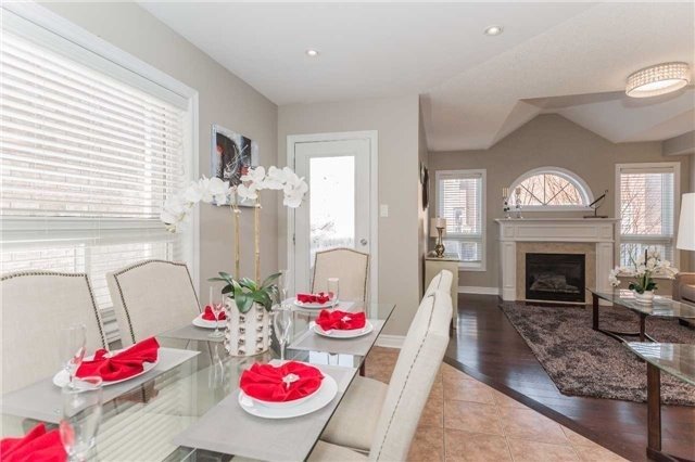 61 Four Seasons Cres