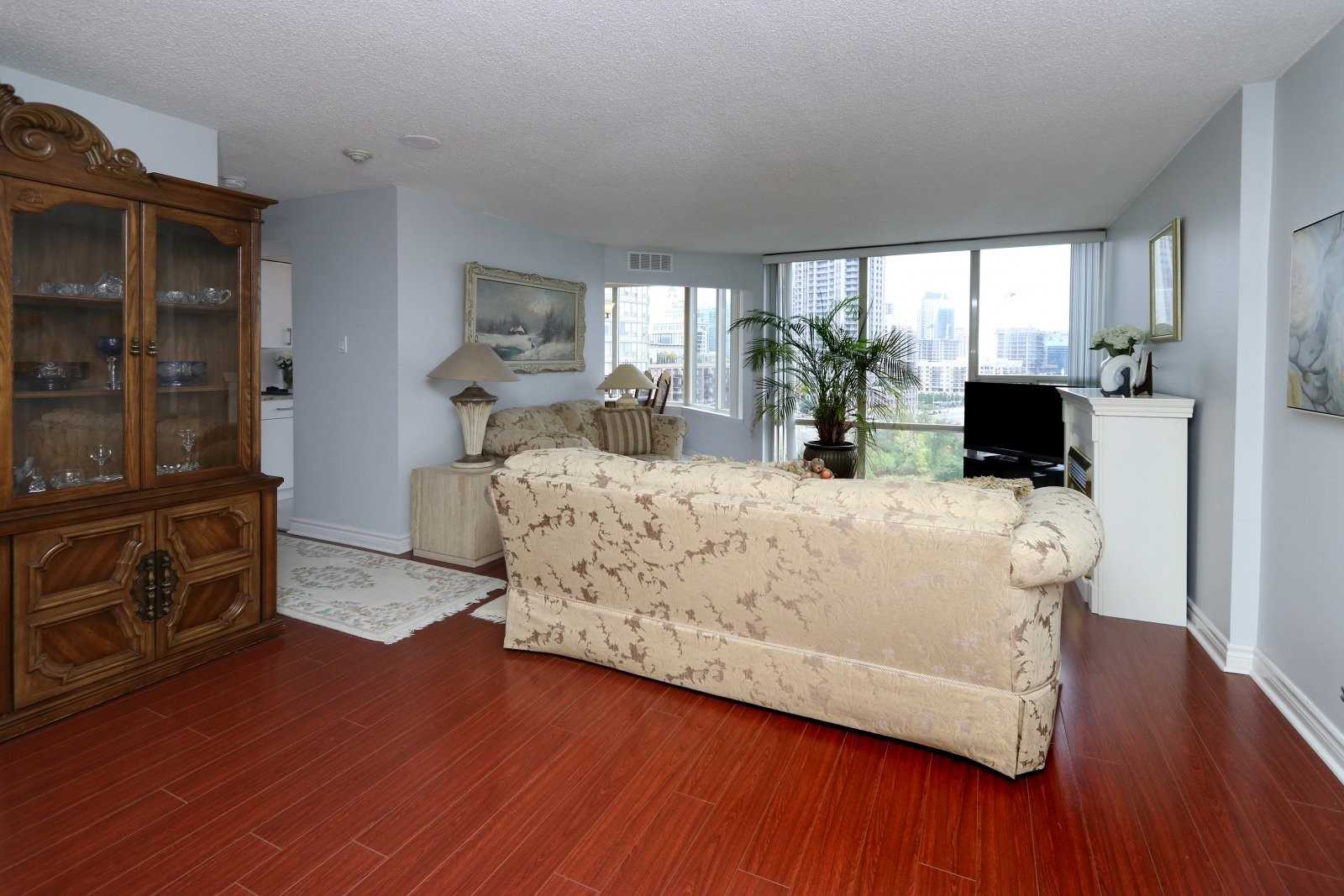 Listing W4595505 - Large Photo # 3