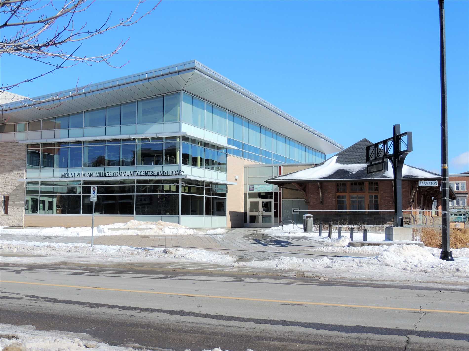 60 Baycliffe Cres, #303