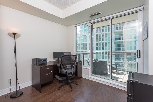 88 Palace Pier Crt, #906