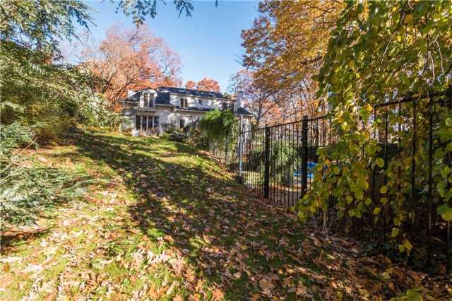 1266 Minaki Rd