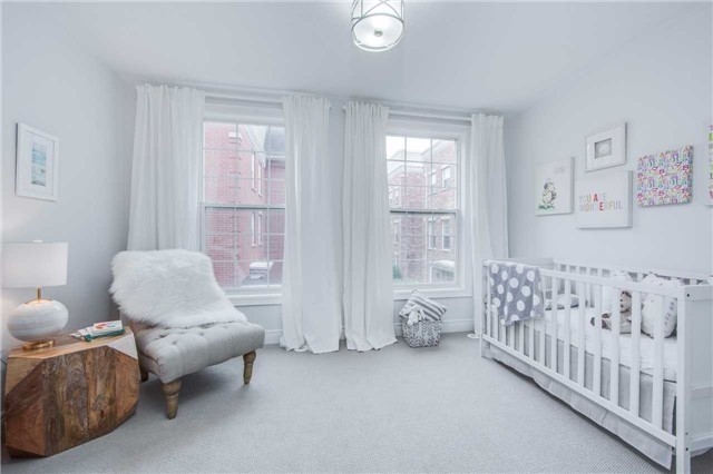 2 Fairhead Mews