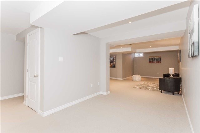 61 Four Seasons Cres