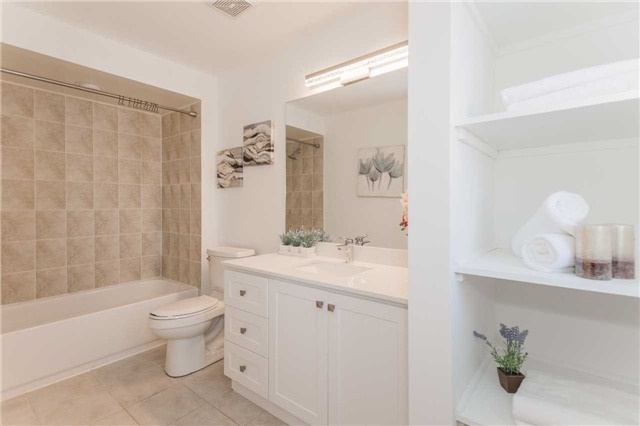 61 Four Seasons Cres