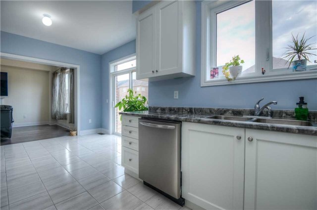 1089 Upper Thames Dr