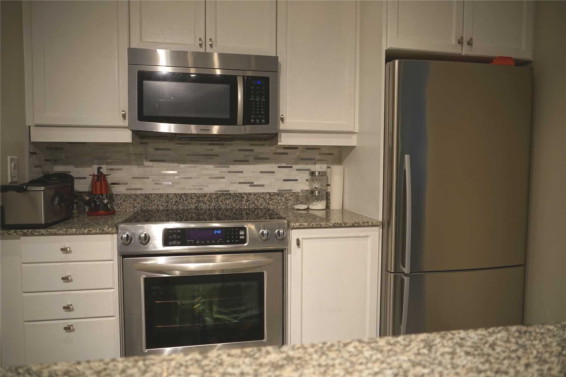 88 Palace Pier Crt, #906