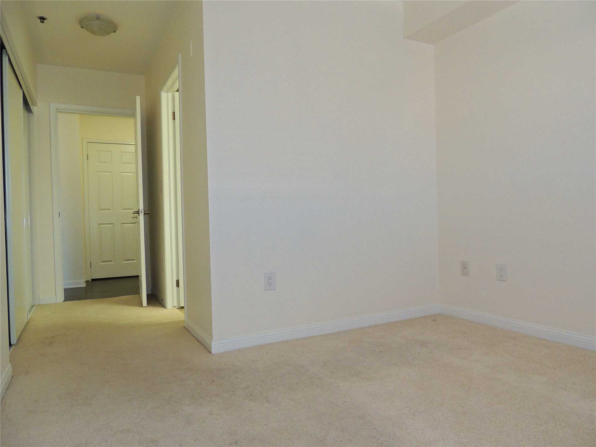 60 Baycliffe Cres, #303