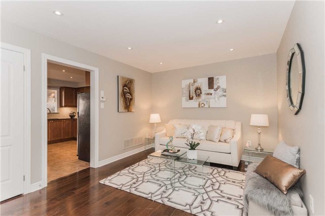 61 Four Seasons Cres