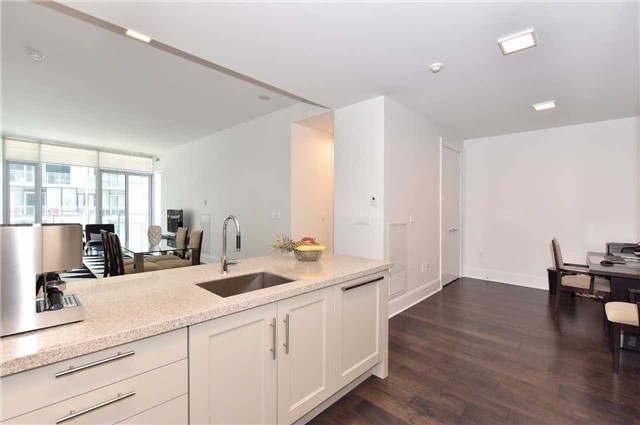 29 Queens Quay E #616