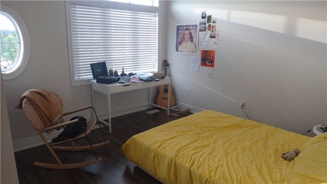 11 Robert Wilson Cres