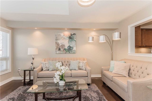 61 Four Seasons Cres