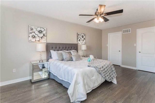 61 Four Seasons Cres