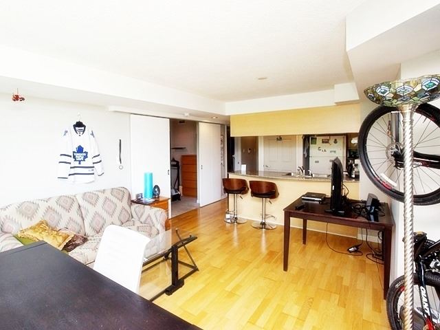230 Queens Quay W #327