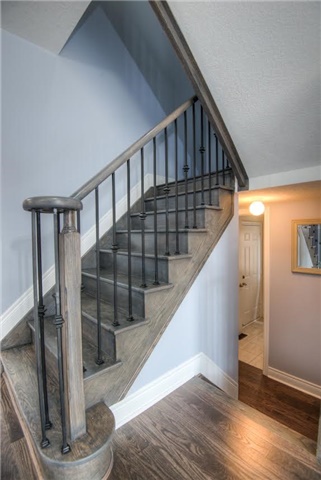 1089 Upper Thames Dr