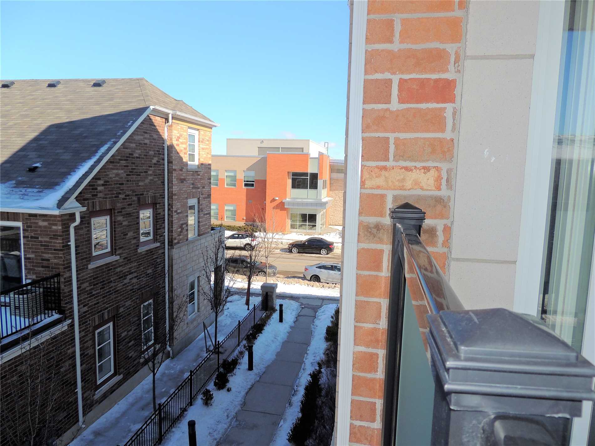 60 Baycliffe Cres, #303