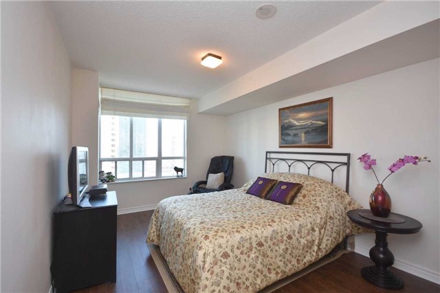 Listing W3998777 - Large Photo # 16