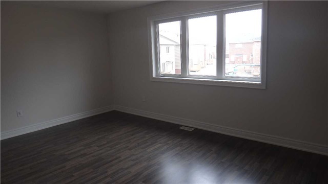 11 Robert Wilson Cres