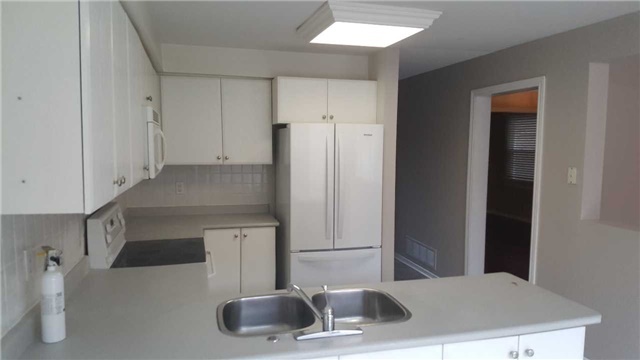 8 Millcroft Way