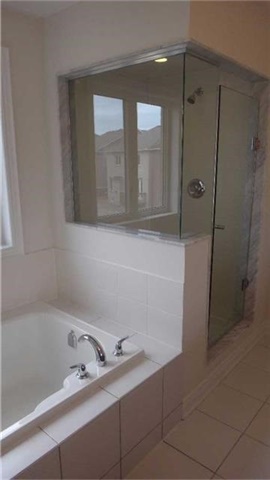 11 Robert Wilson Cres