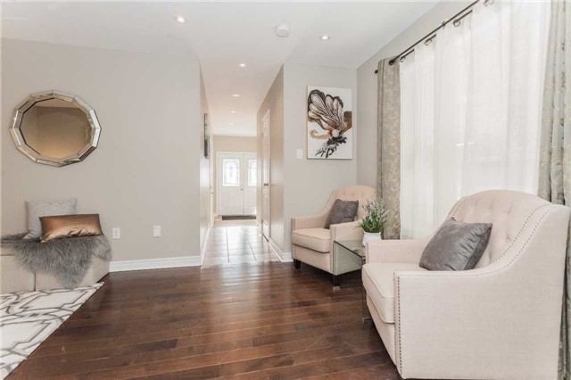 61 Four Seasons Cres