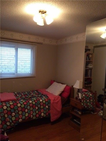 8 Millcroft Way