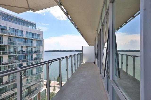 29 Queens Quay E #918