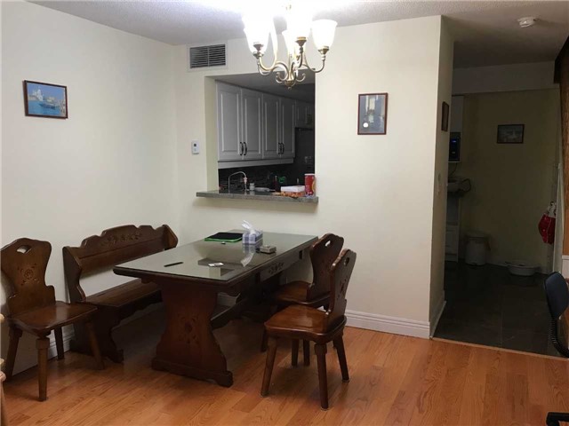 28 Sommerset Way #1520