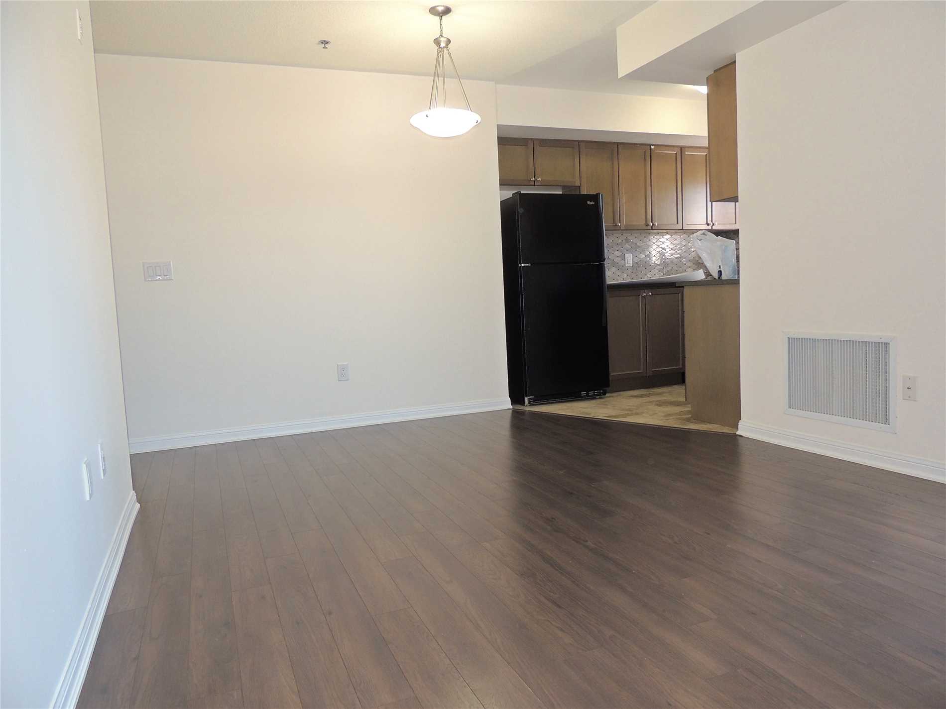 60 Baycliffe Cres, #303