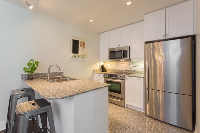 88 Palace Pier Crt, #906