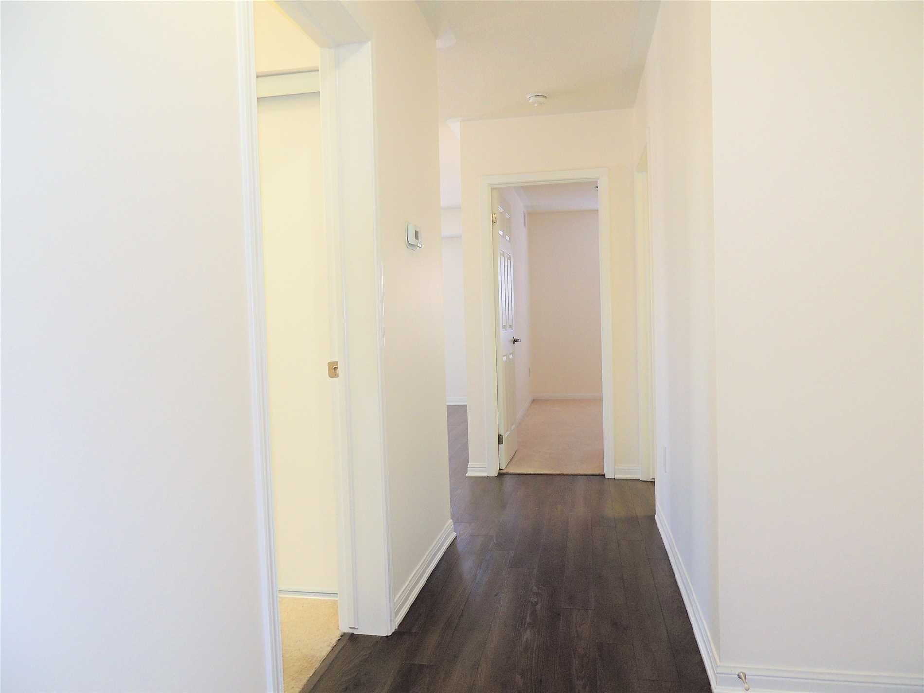 60 Baycliffe Cres, #303