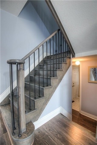 1089 Upper Thames Dr