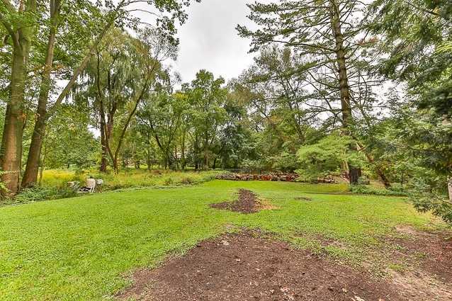 1266 Minaki Rd