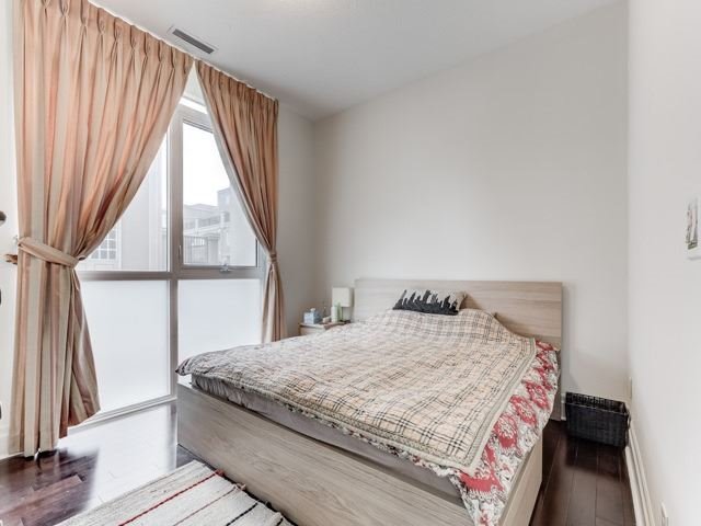 1 Upper Duke Cres, #110