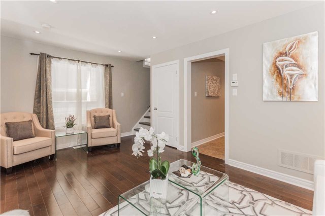 61 Four Seasons Cres