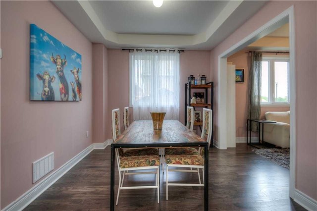 1089 Upper Thames Dr